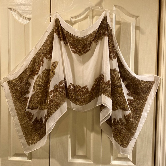 Tops - COPY - Printed NWOT. Gorgeous Boho stylish brown/tan/white Cover-Up/Top.